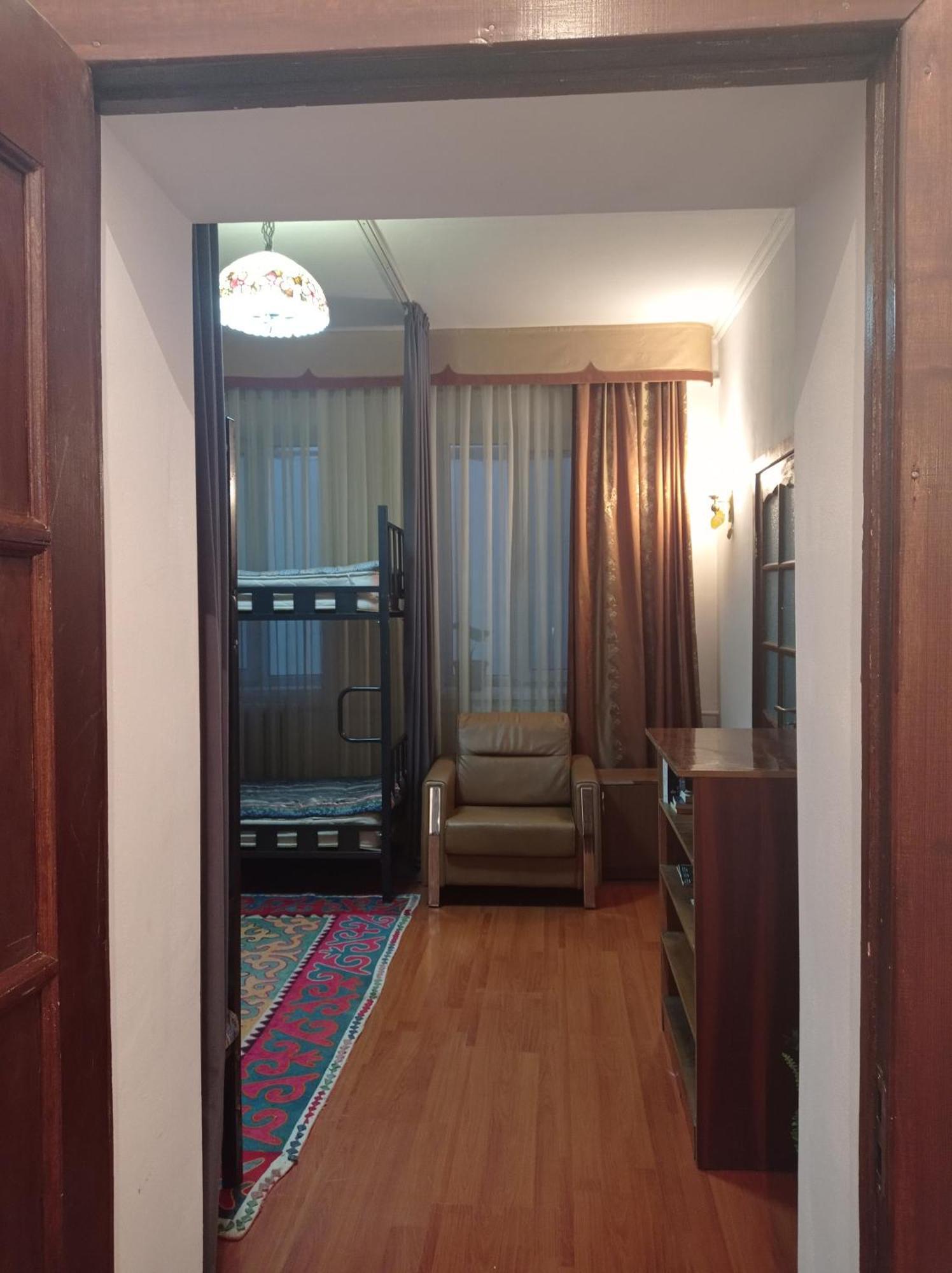 Kgb Home Hostel بيشكيك المظهر الخارجي الصورة